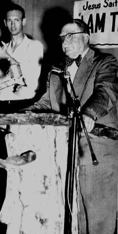 Branch-Rickey-collapses-over-the-podium